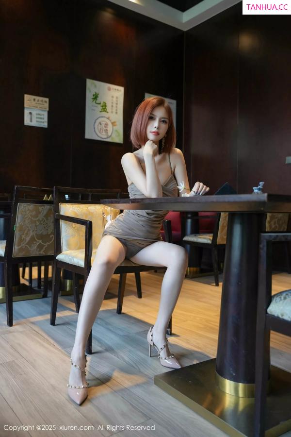   [XiuRen]高清写真图 2025.05.22 No.10312 白芷yy 灰色包臀裙第38张图片